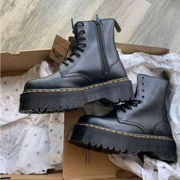 Dr. Martens Shoes - Jadon Platform Women's Doc Martens